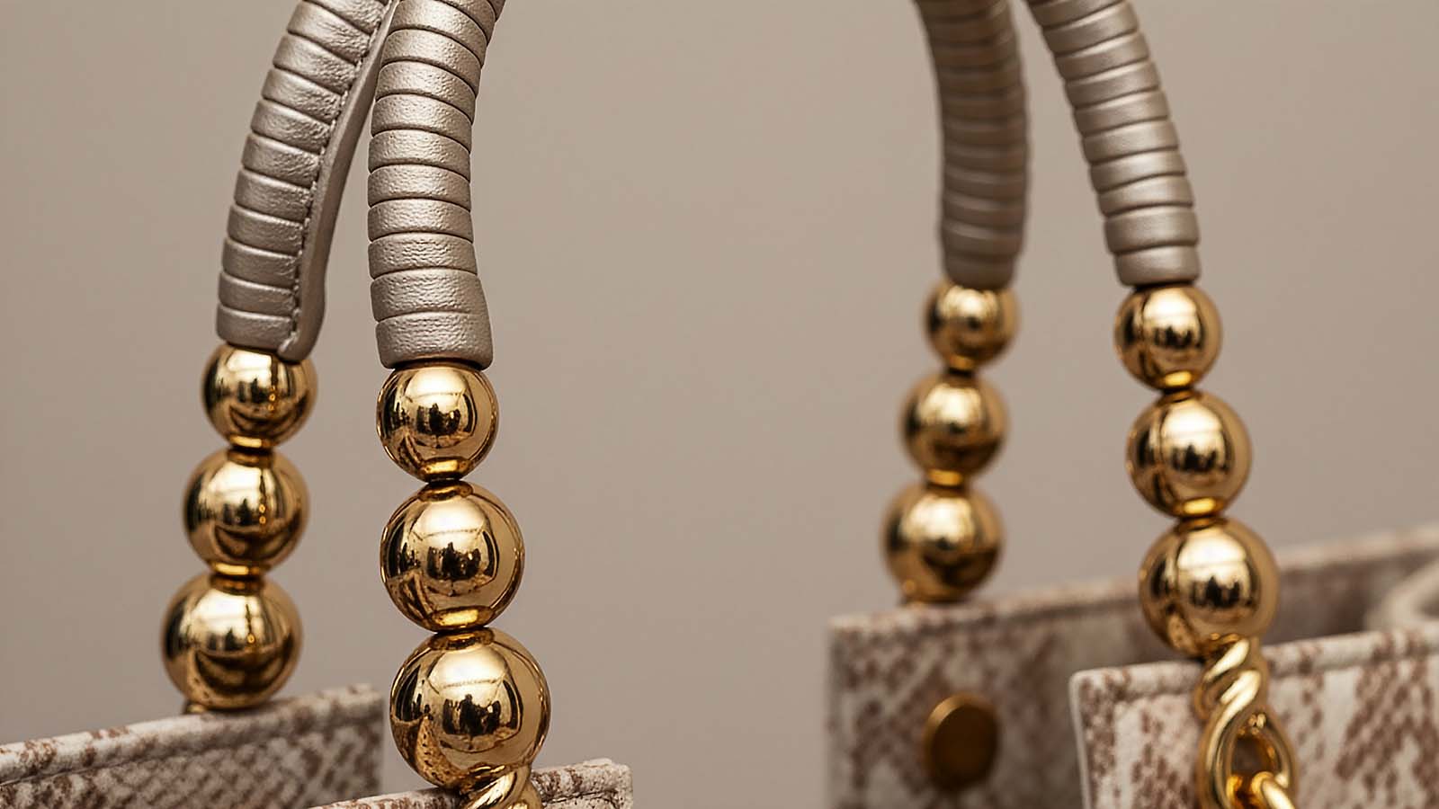 Luxurious Gold-plated handle